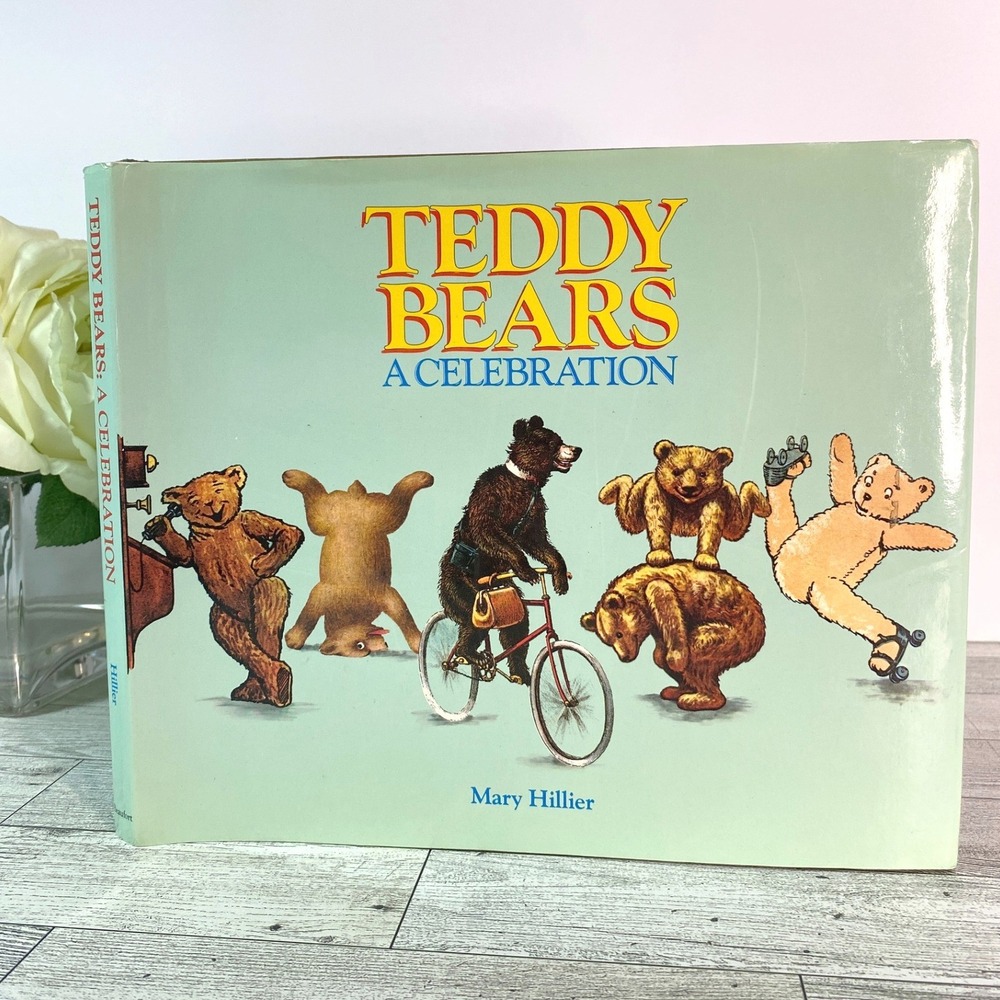 Teddy Bears A Celebration Mary Hillier 1985 HCDJ First American Edition